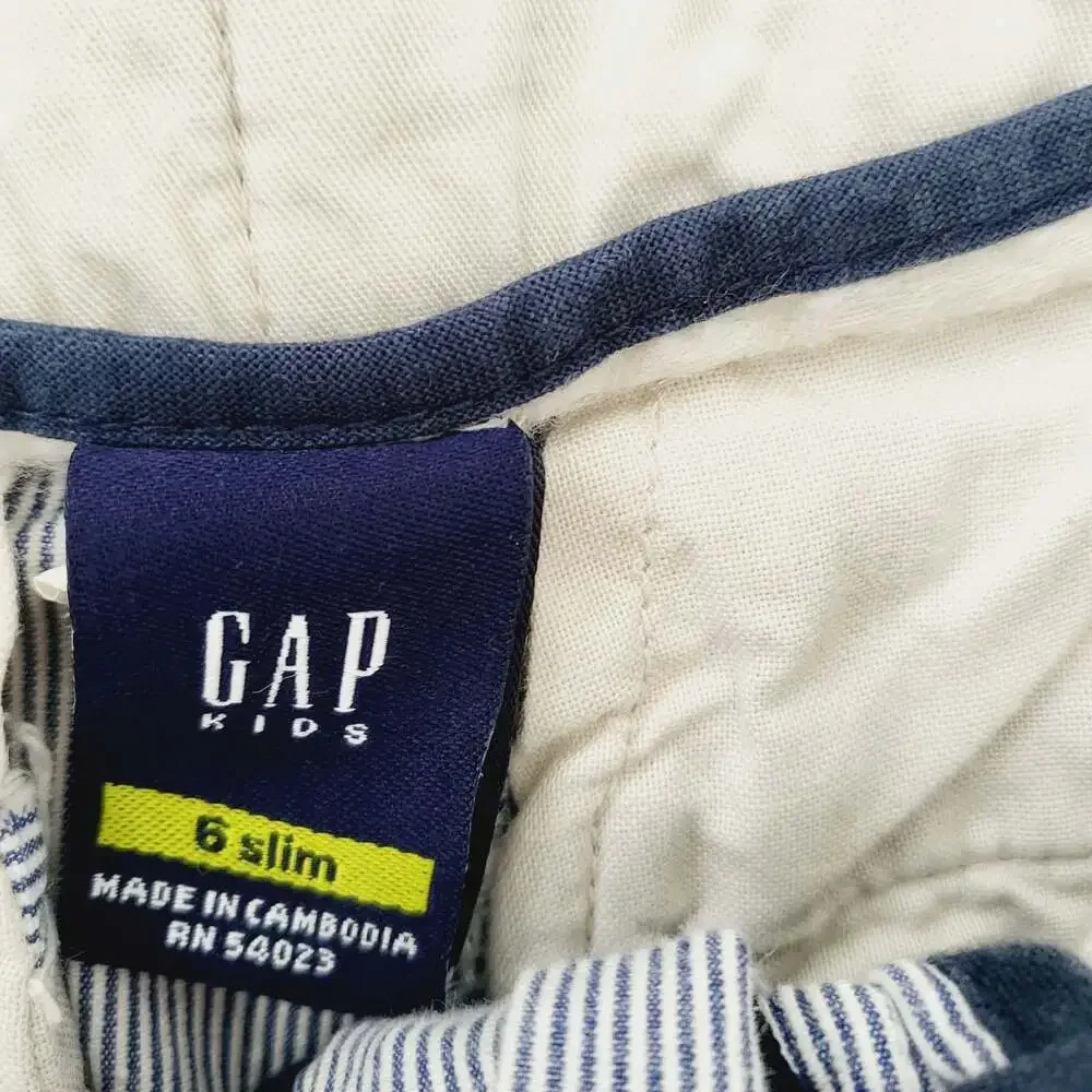 3/$25 Gap slim size 6 pinstripe shorts
